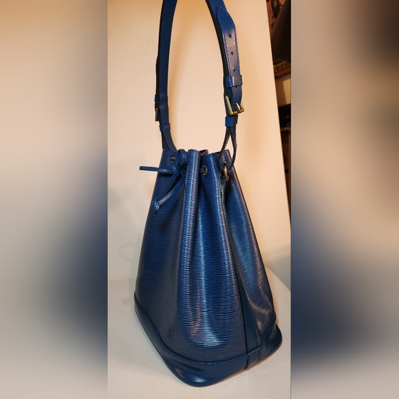 Louis Vuitton Epi Leather Noé GM Toledo Blue Drawsting Bucket Shoulder Bag - Picture 3 of 8